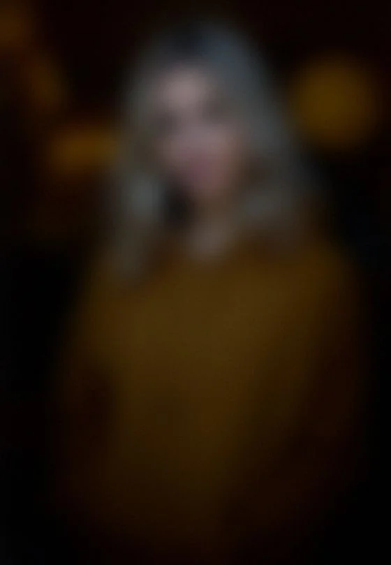 Emese, 26 – Félhalom, Egyek